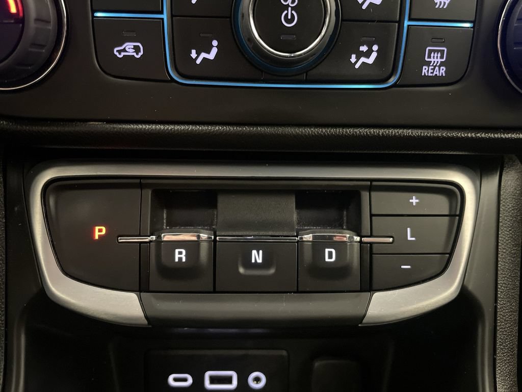 Used 2024 GMC Terrain SLE w/ Driver Convenience Package FWD image 9
