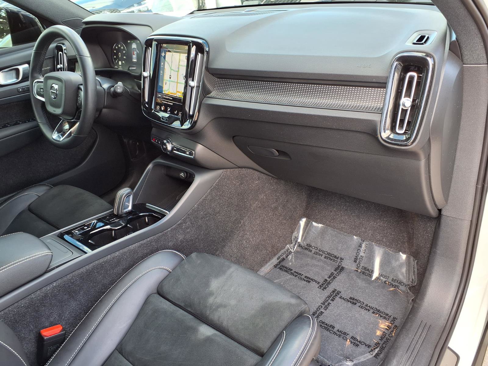 Used 2022 Volvo XC40 T5 R-Design w/ Advanced Package image 10