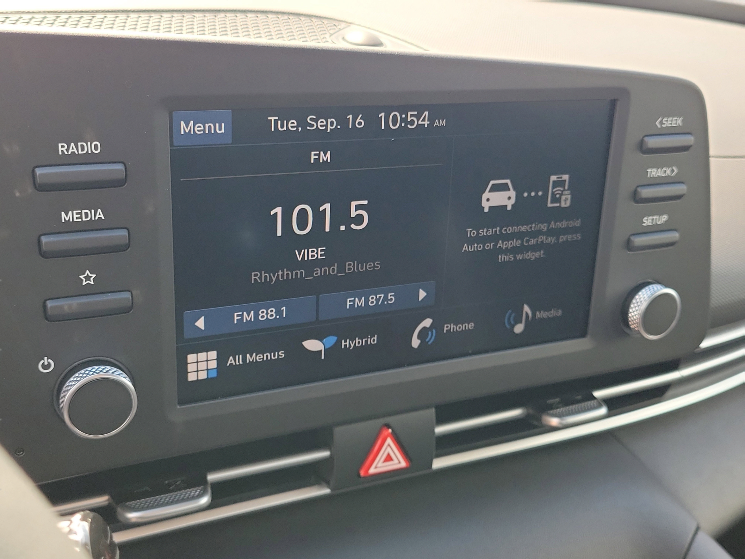 New 2025 Hyundai Elantra Hybrid FWD image 13