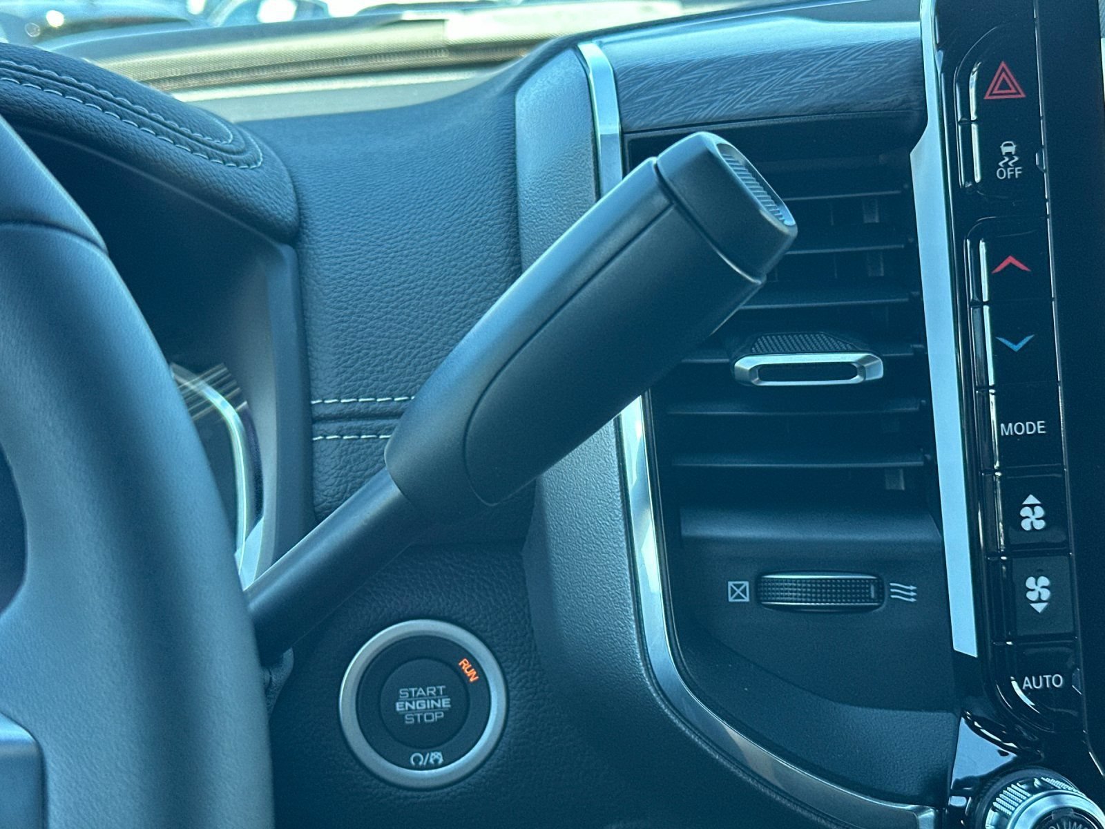 New 2026 RAM 2500 Laramie AWD/4WD image 18
