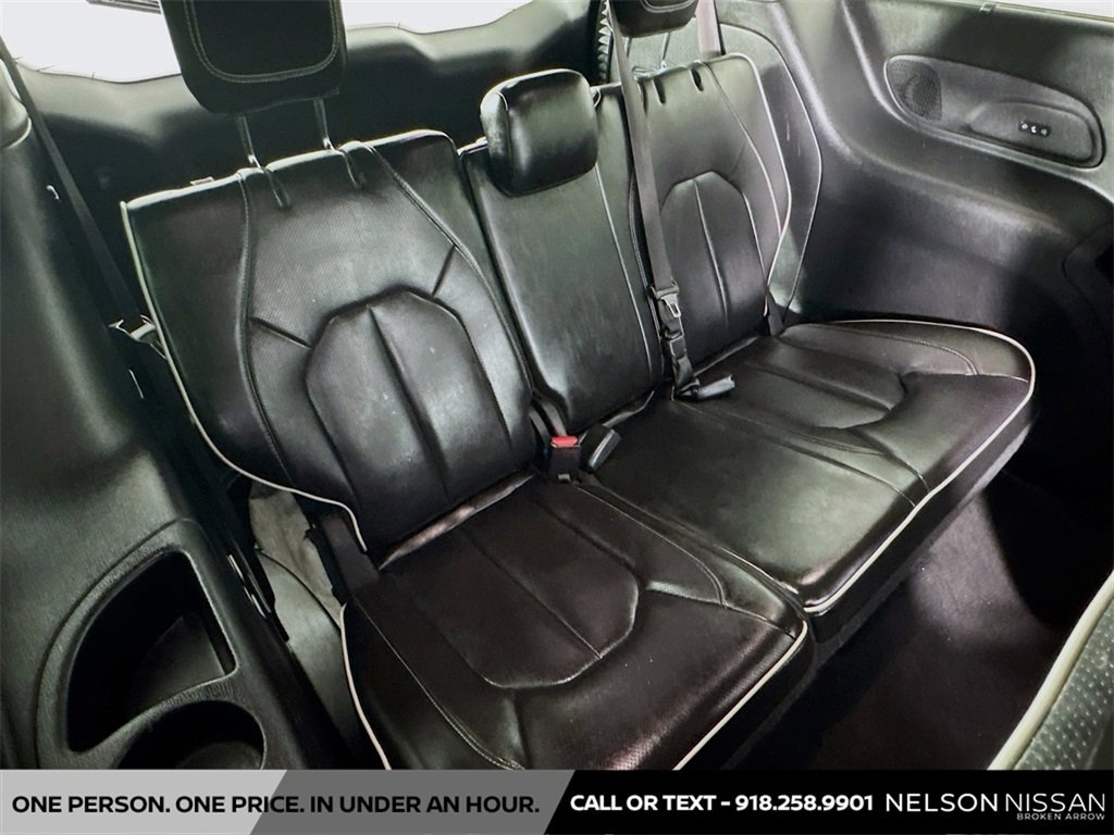 Used 2022 Chrysler Pacifica Limited w/ Uconnect Theater Family Group image 30