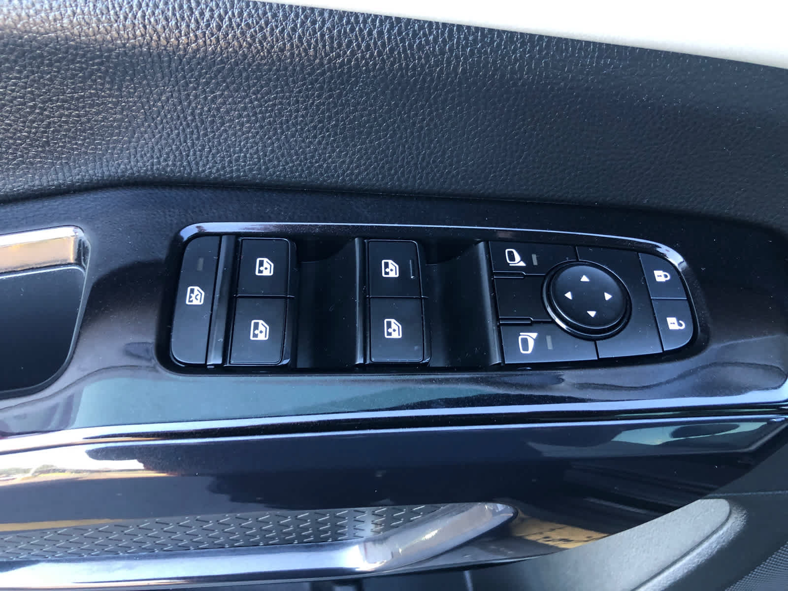Used 2022 Nissan Pathfinder SV AWD/4WD image 22
