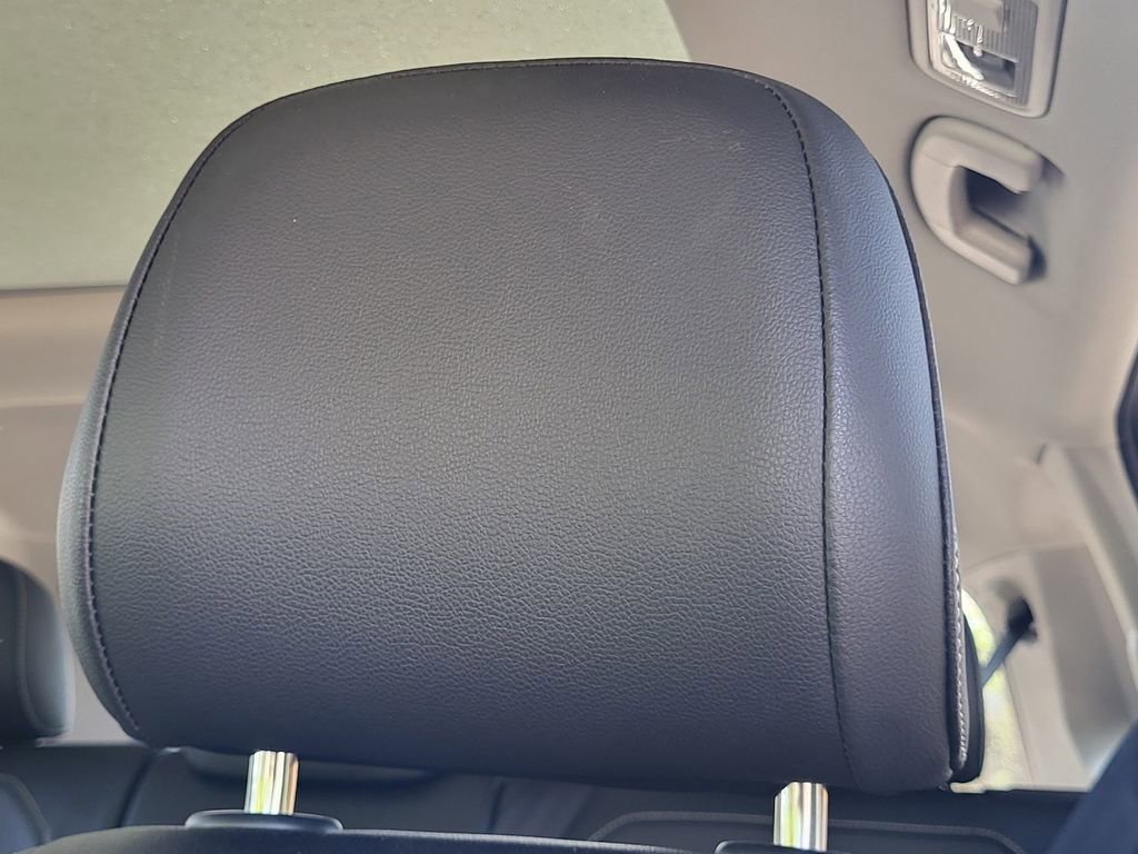 Used 2022 Volkswagen Tiguan SE w/ Panoramic Sunroof Package FWD image 24