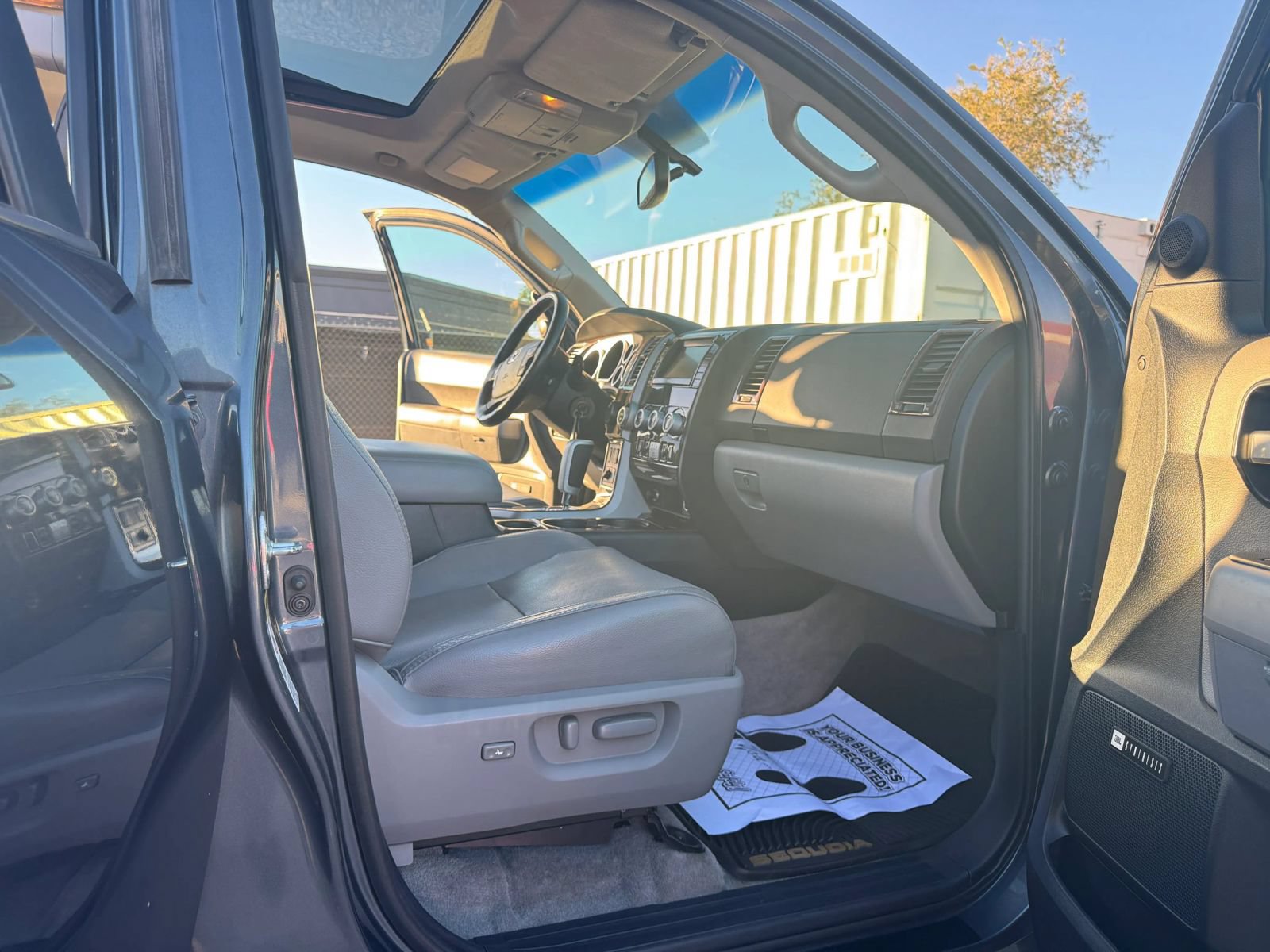 Used 2008 Toyota Sequoia Platinum RWD image 4