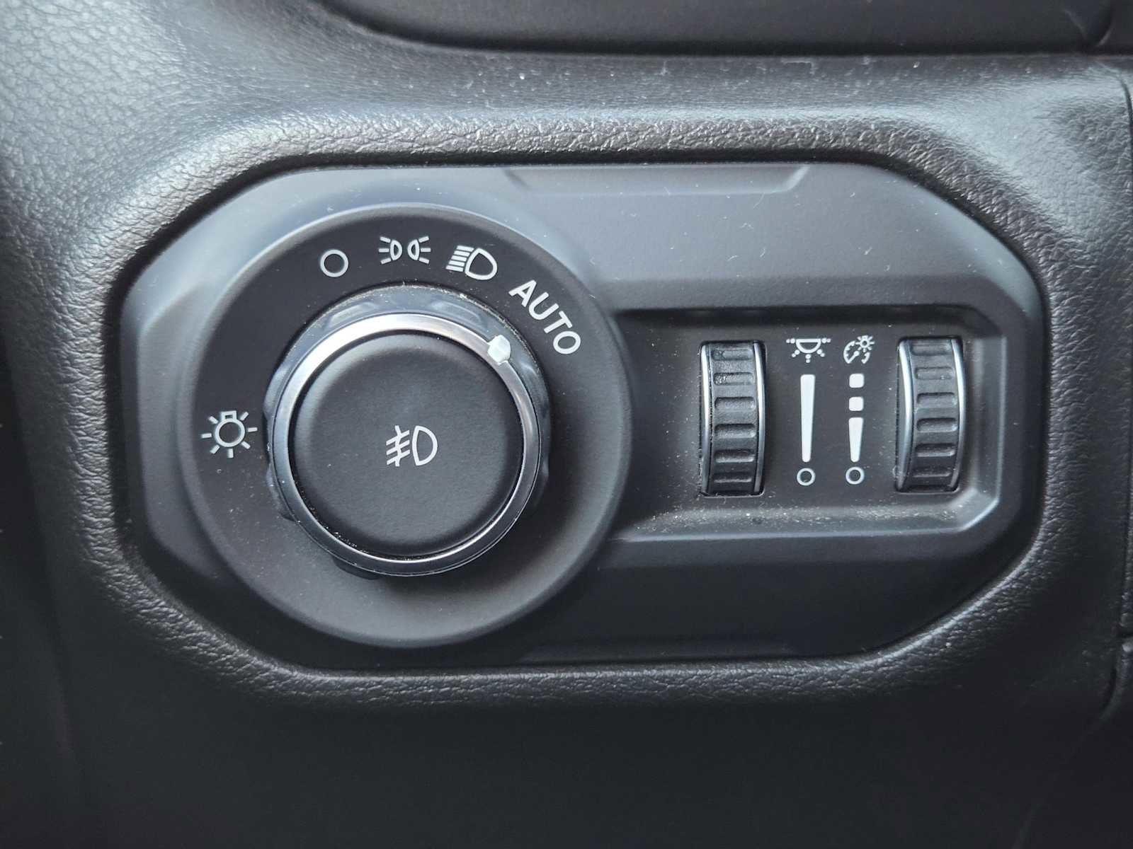 Used 2021 Jeep Wrangler Unlimited Sahara image 22