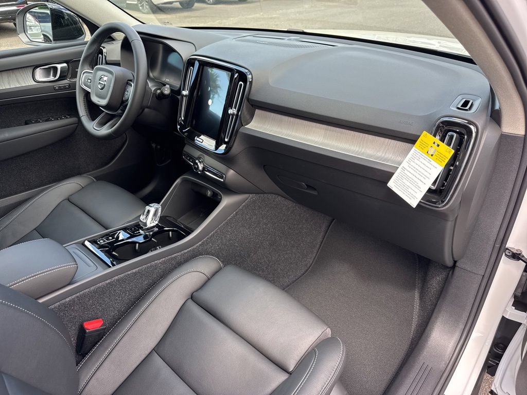 New 2026 Volvo XC40 B5 Plus w/ Climate Package AWD/4WD image 20