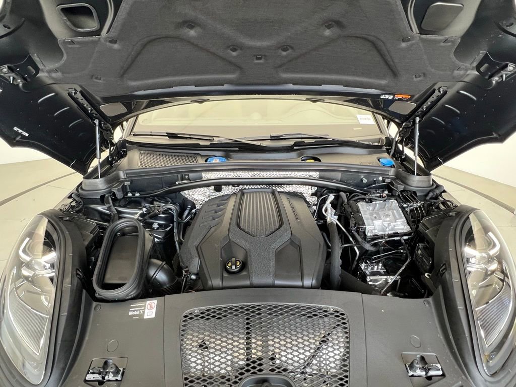 Certified 2025 Porsche Macan image 26