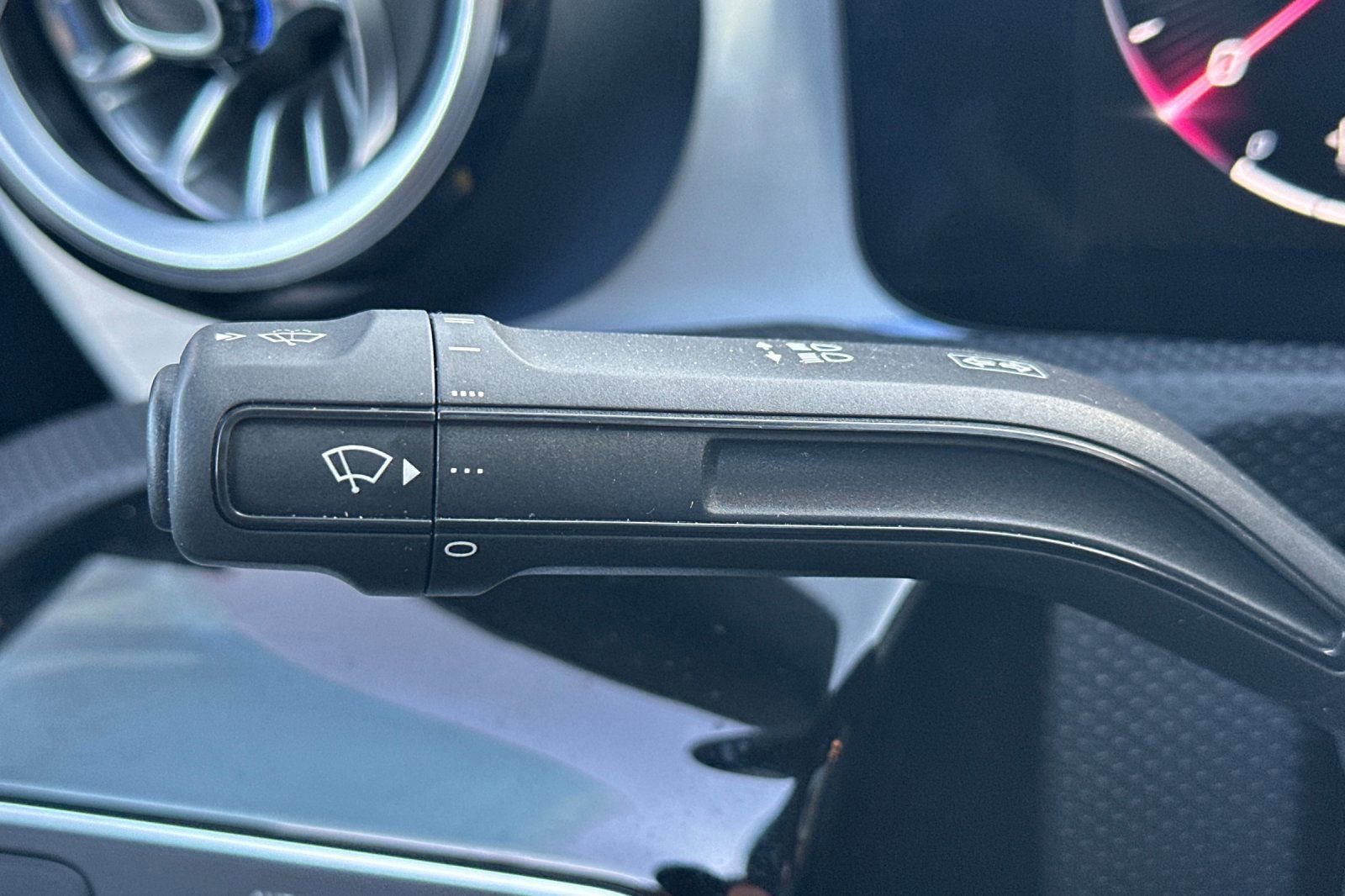 Used 2025 Mercedes-Benz CLA 250 image 37