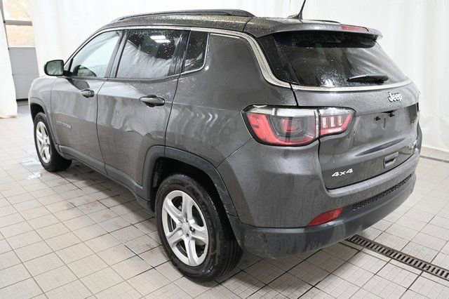 Used 2024 Jeep Compass Latitude image 10