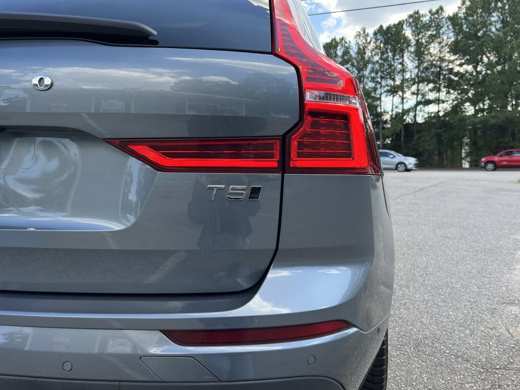 Used 2019 Volvo XC60 T5 Momentum w/ Premium Package AWD/4WD image 26