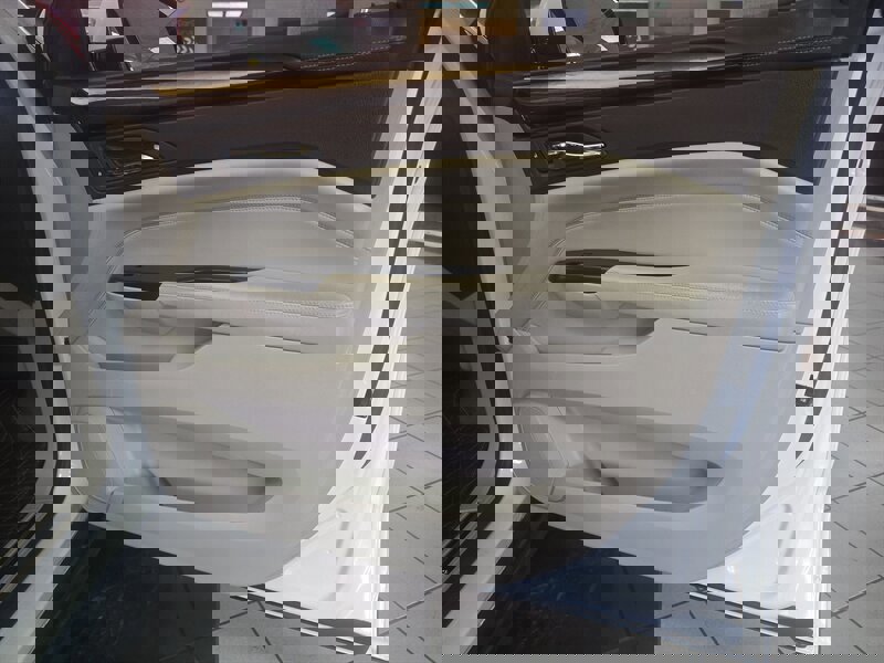 Used 2013 Cadillac SRX Luxury w/ Driver Awareness Package image 12