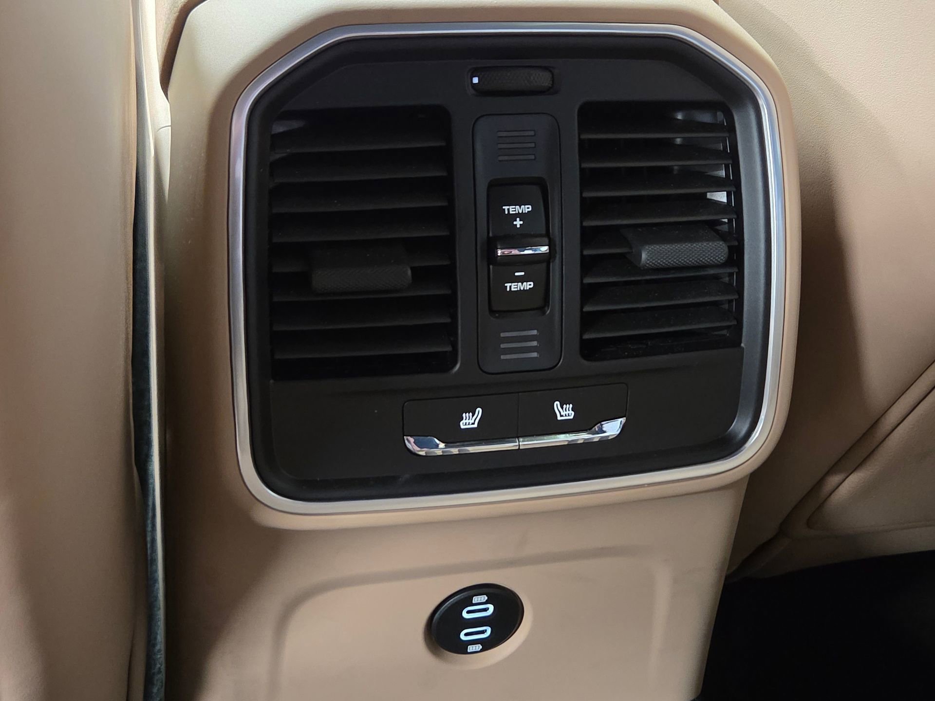 Certified 2026 Porsche Macan AWD/4WD image 12