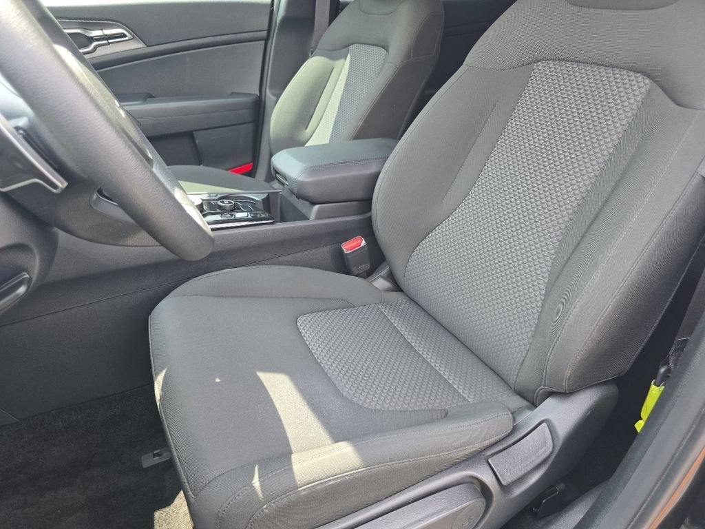 Used 2025 Kia Sportage LX FWD image 21