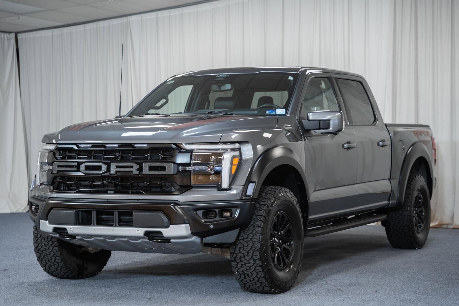 Used 2025 Ford F150 Raptor image 3