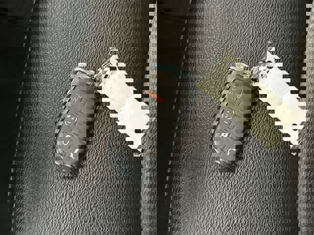 Used 2025 Jeep Compass Limited image 32