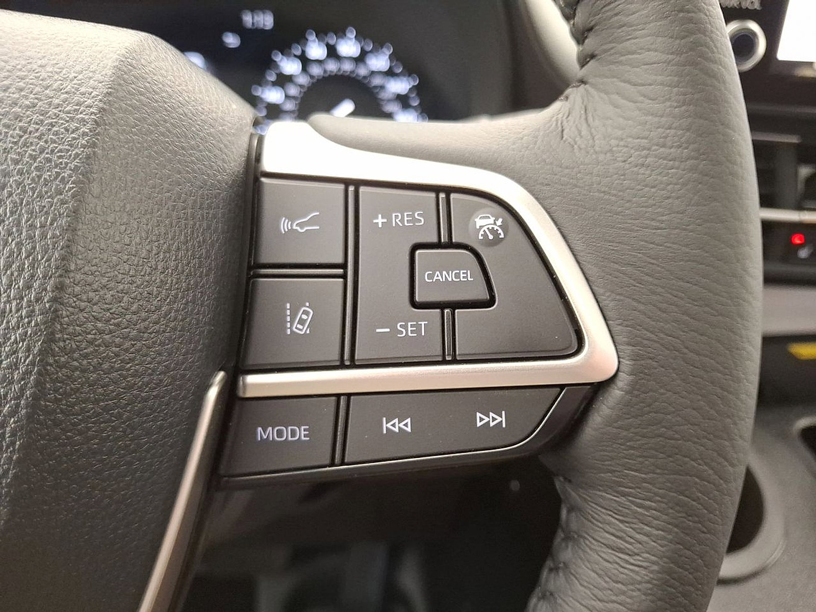 Used 2026 Toyota Sienna XLE FWD image 18