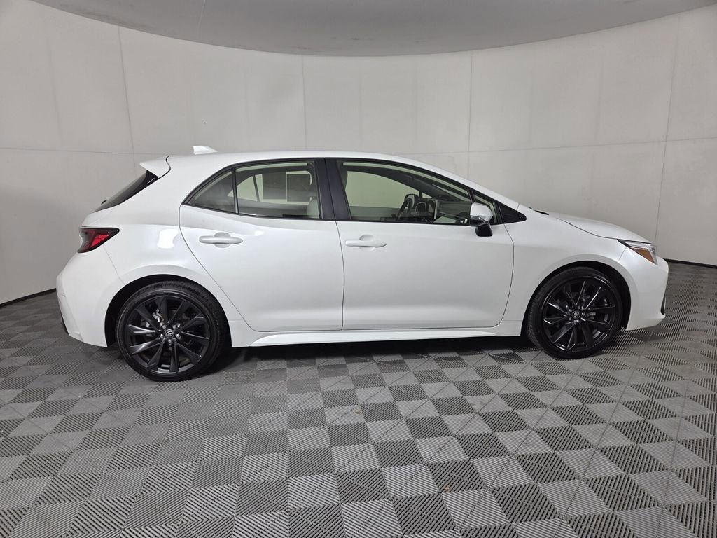 Used 2025 Toyota Corolla XSE FWD image 4