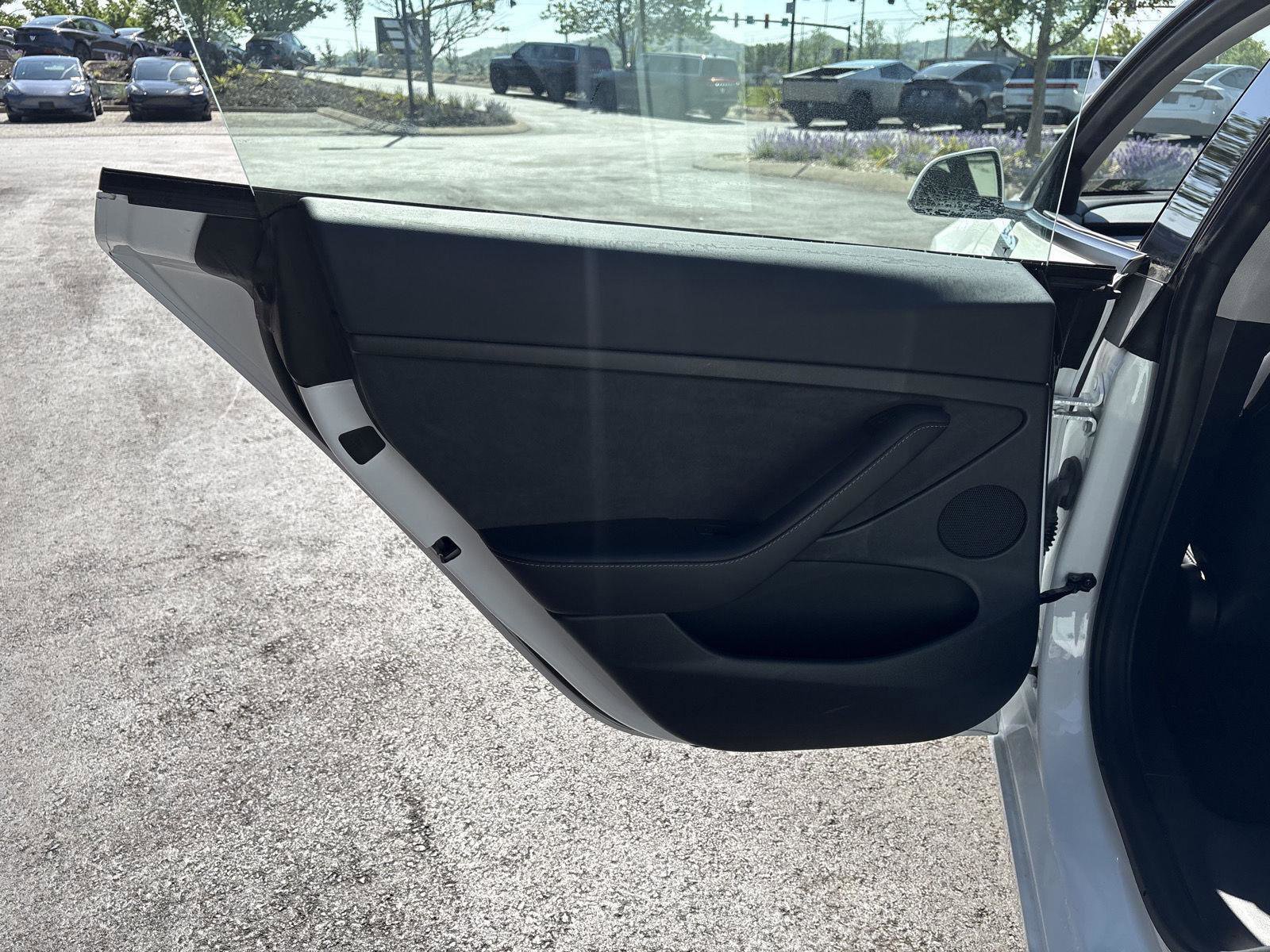 Used 2023 Tesla Model 3 Standard Range image 8