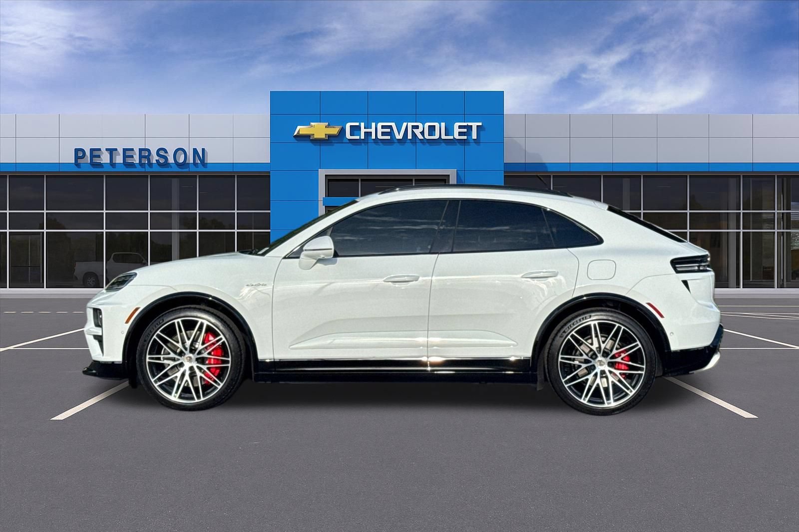 Used 2025 Porsche Macan Turbo Electric AWD/4WD image 7