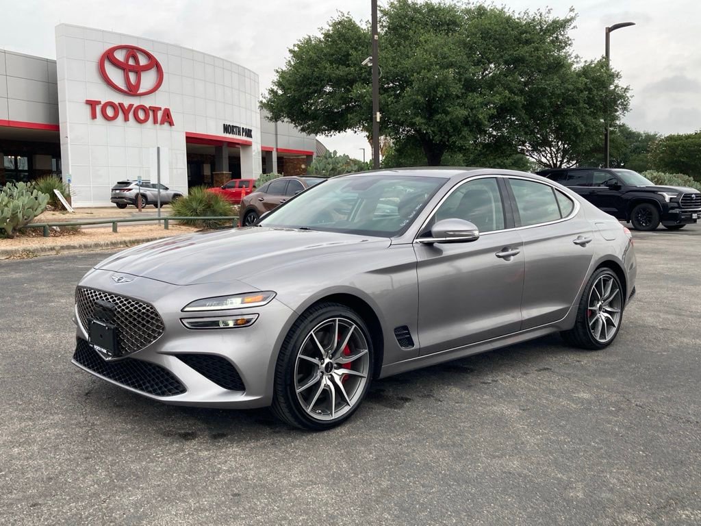 Used 2025 Genesis G70 2.5T image 1