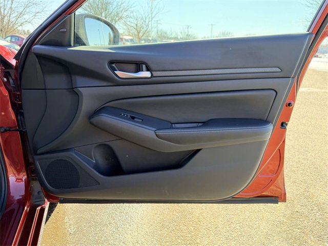 Used 2024 Nissan Altima 2.5 SV image 10