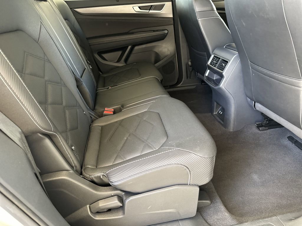 Used 2025 Volkswagen Atlas Cross Sport SE FWD image 35