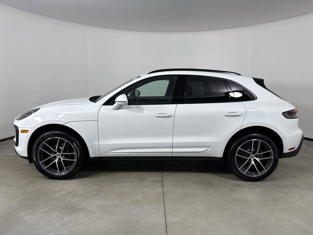 Certified 2025 Porsche Macan image 2