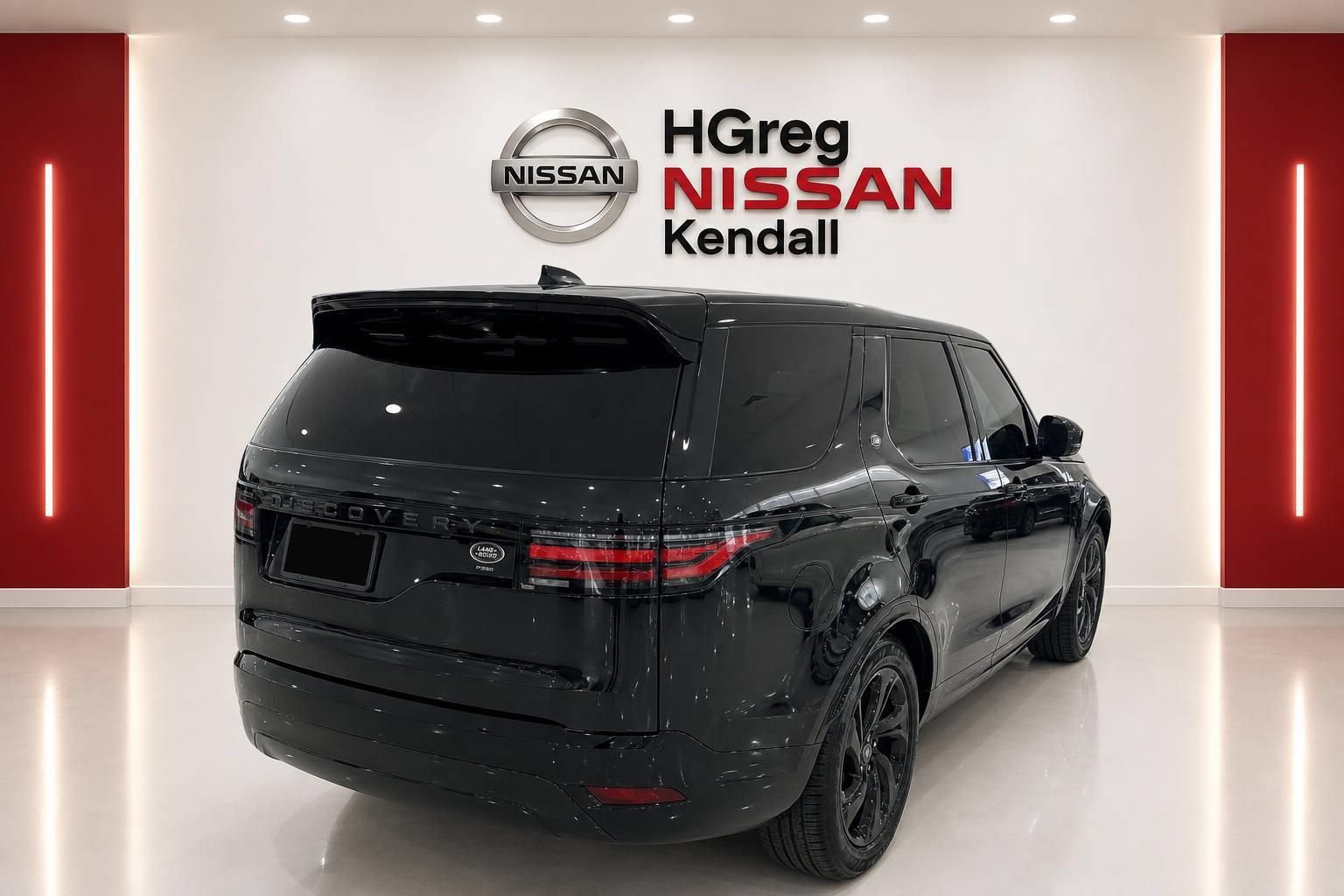 Used 2022 Land Rover Discovery S R-Dynamic AWD/4WD image 2