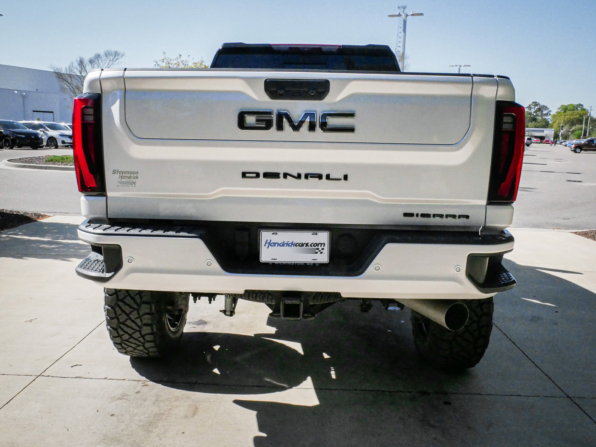 Used 2025 GMC Sierra 2500 Denali Ultimate image 9