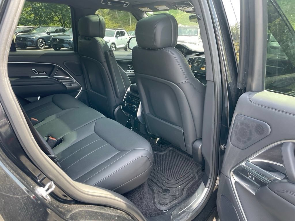 Certified 2025 Land Rover Range Rover SE AWD/4WD image 14
