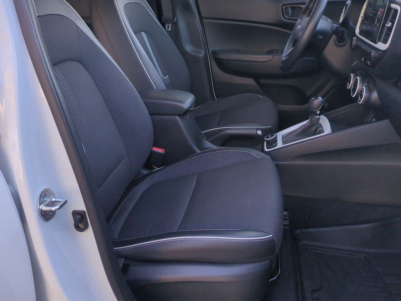 Used 2023 Hyundai Venue Limited FWD image 20
