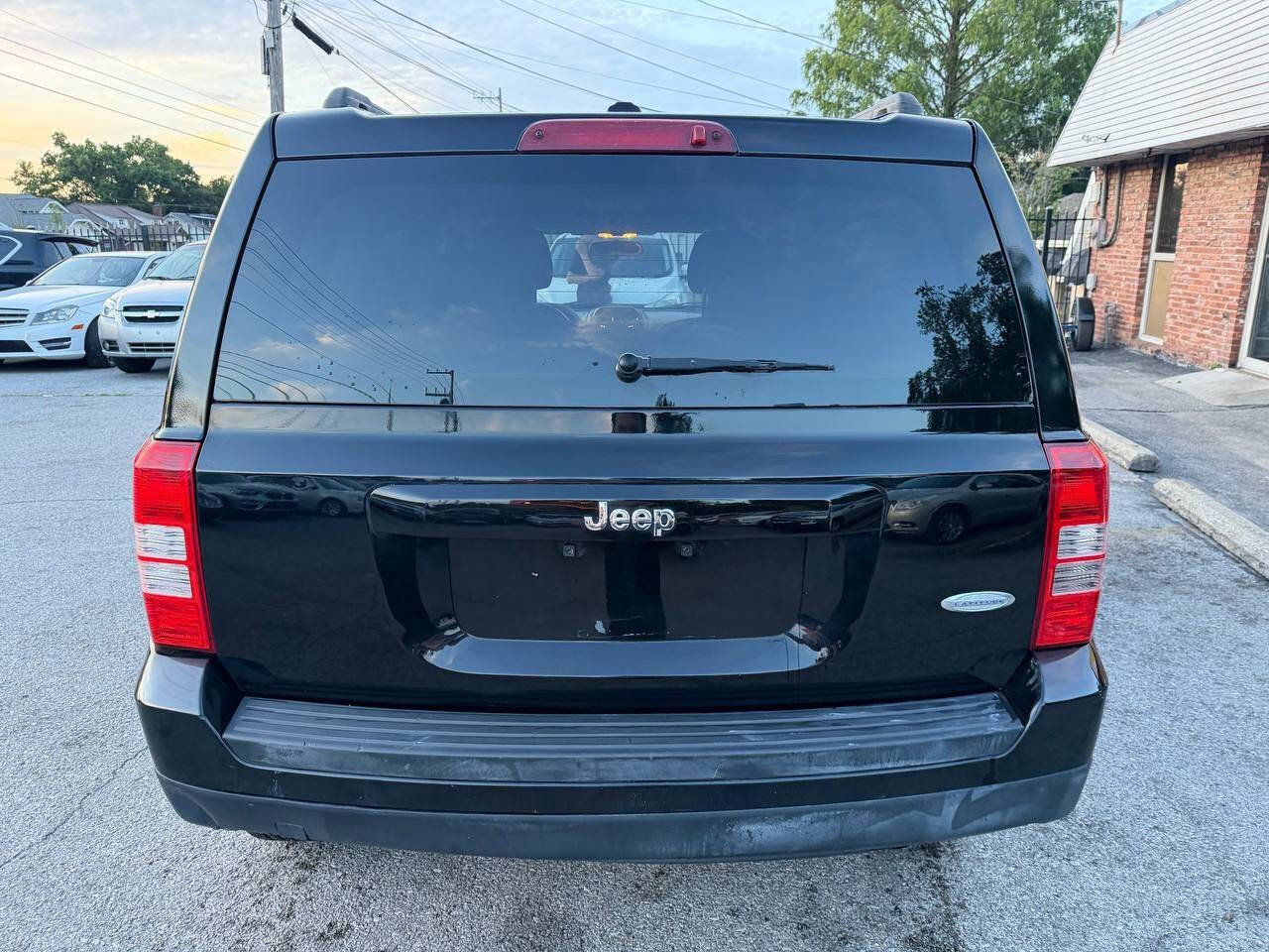 Used 2012 Jeep Patriot Latitude FWD image 9