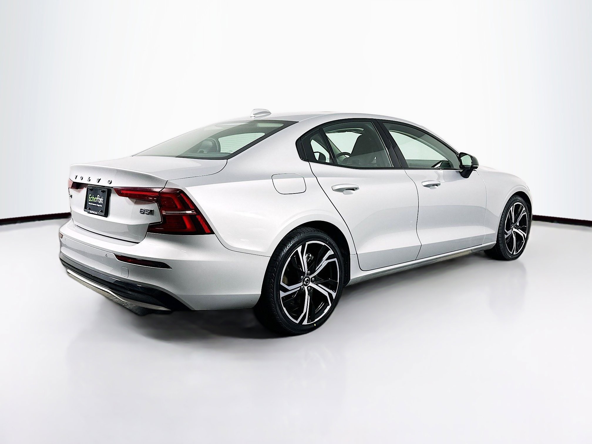 Used 2024 Volvo S60 B5 Core image 9