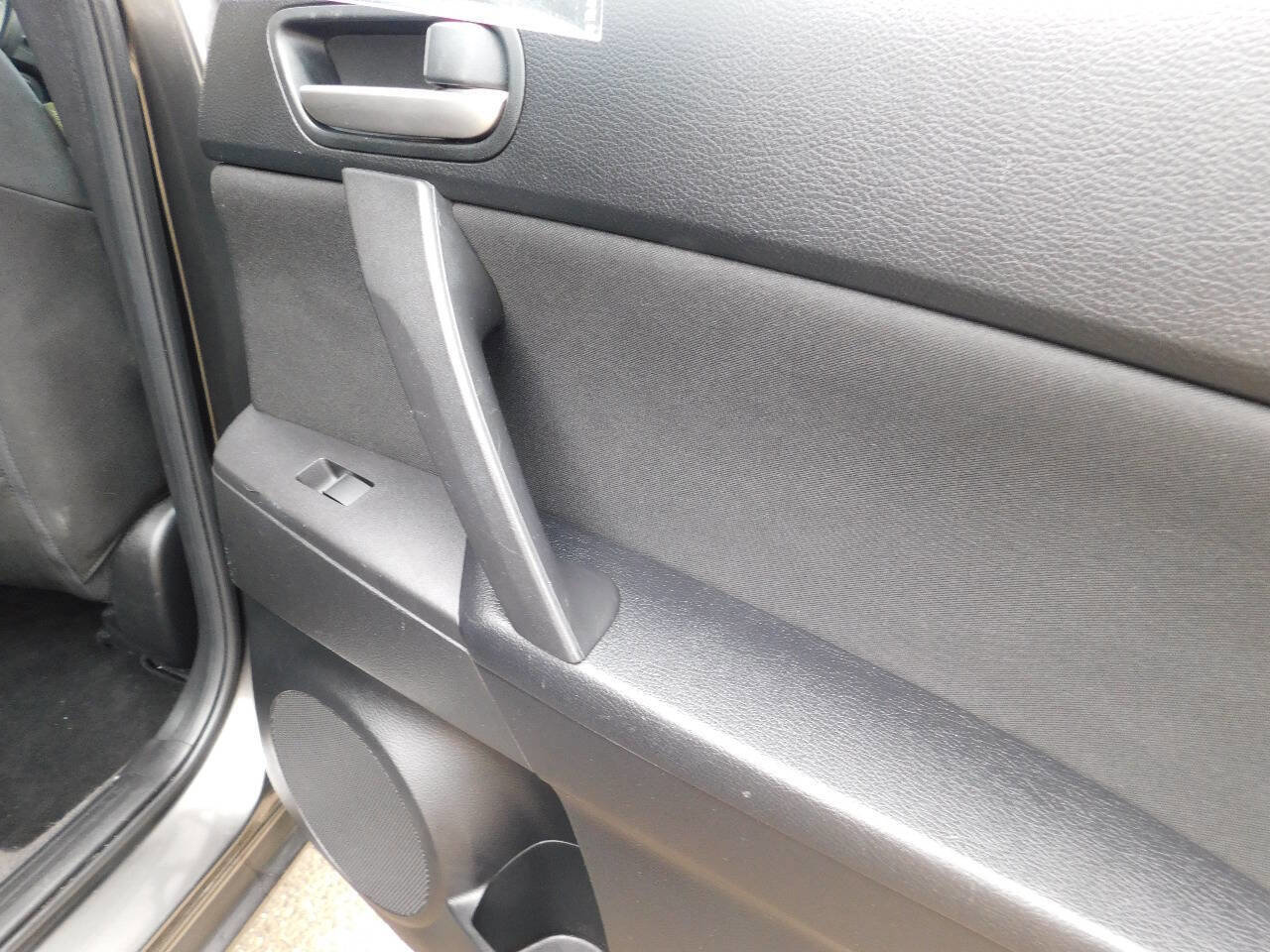 Used 2010 MAZDA MAZDA3 i Touring image 15