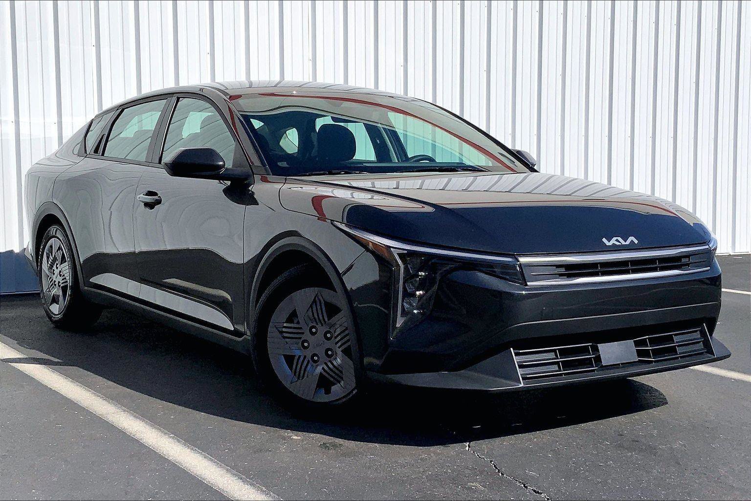 Used 2025 Kia K4 LX image 2
