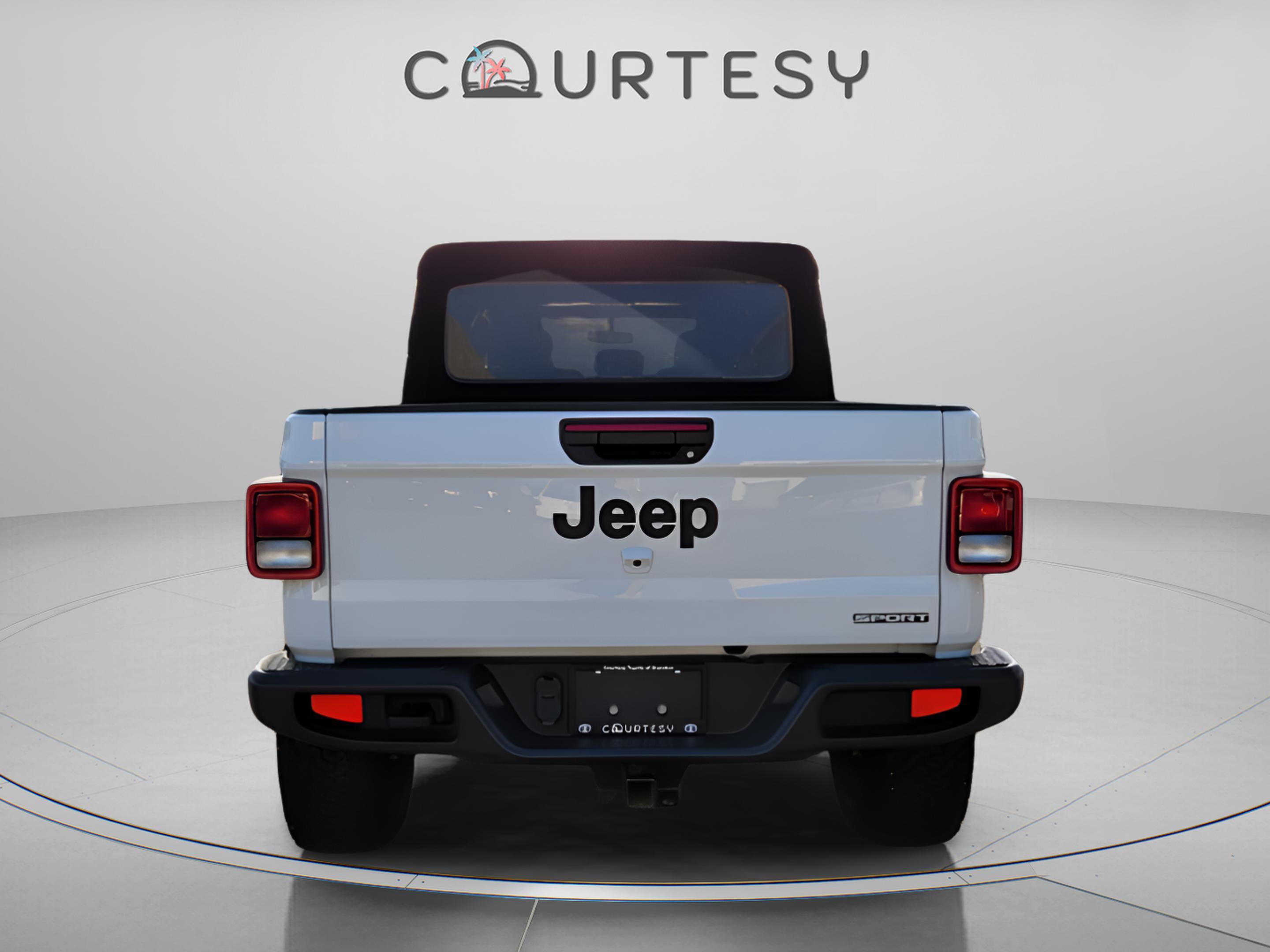 Used 2021 Jeep Gladiator Sport image 4