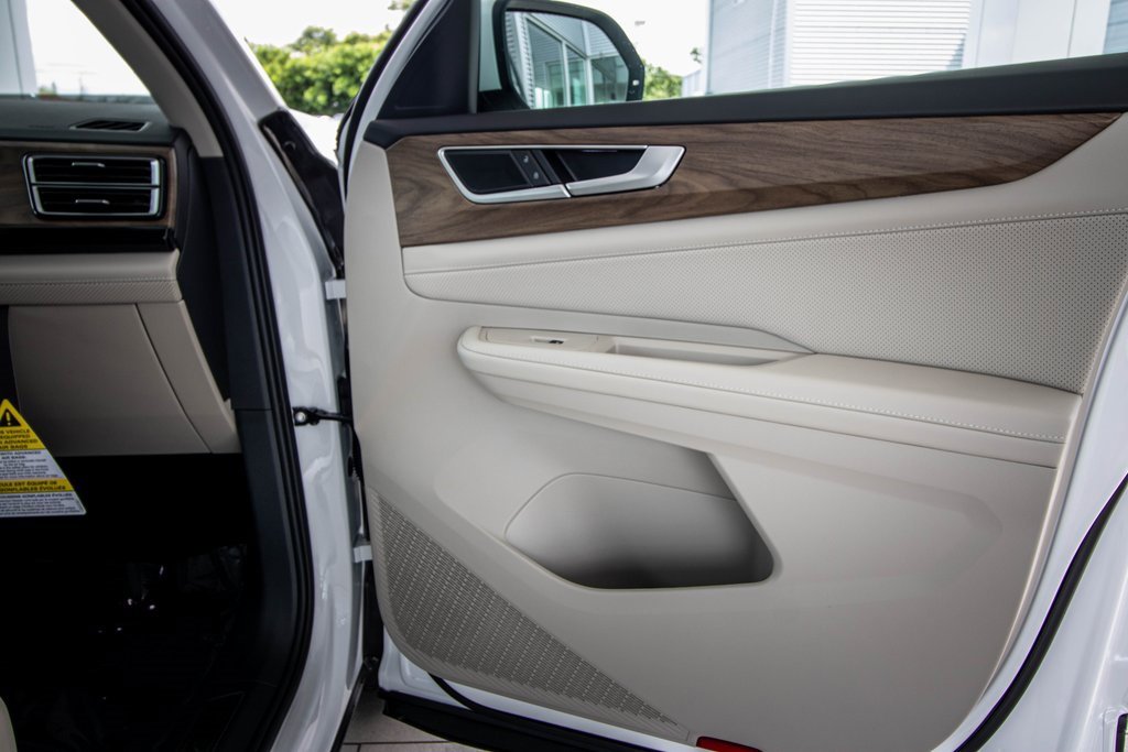 New 2026 Volkswagen Atlas SE image 44