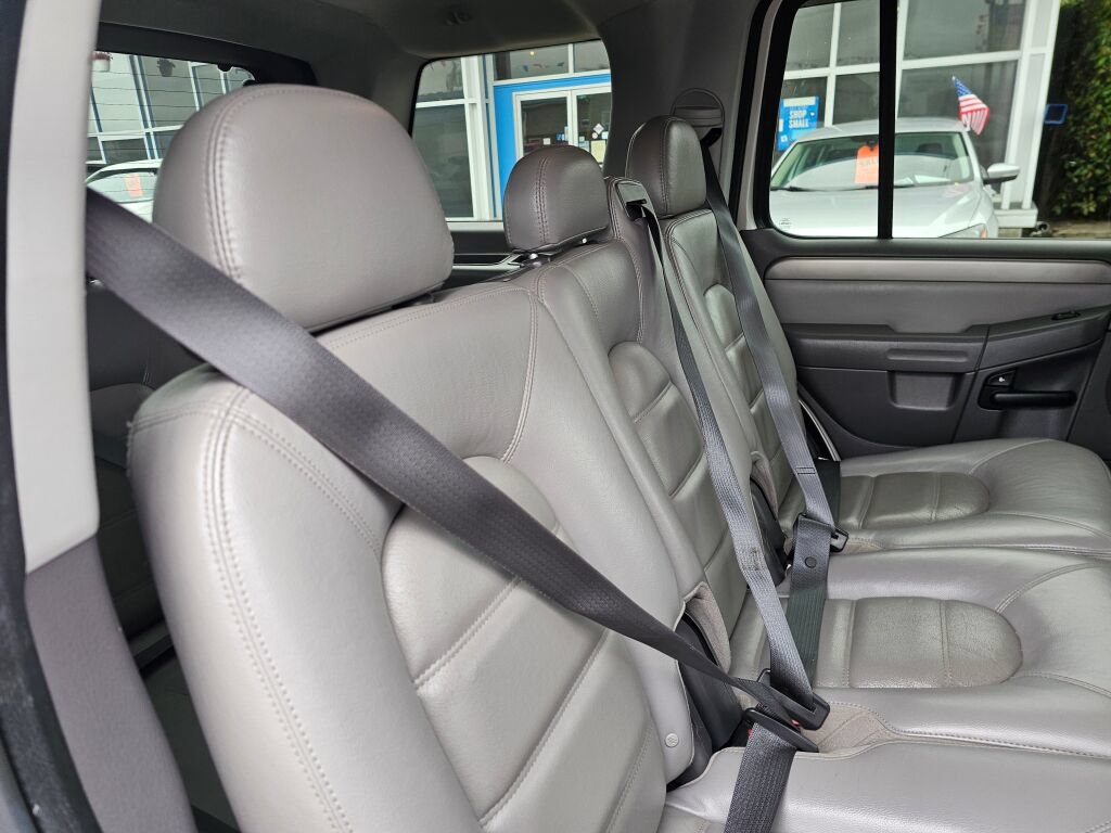 Used 2004 Ford Explorer XLT AWD/4WD image 16