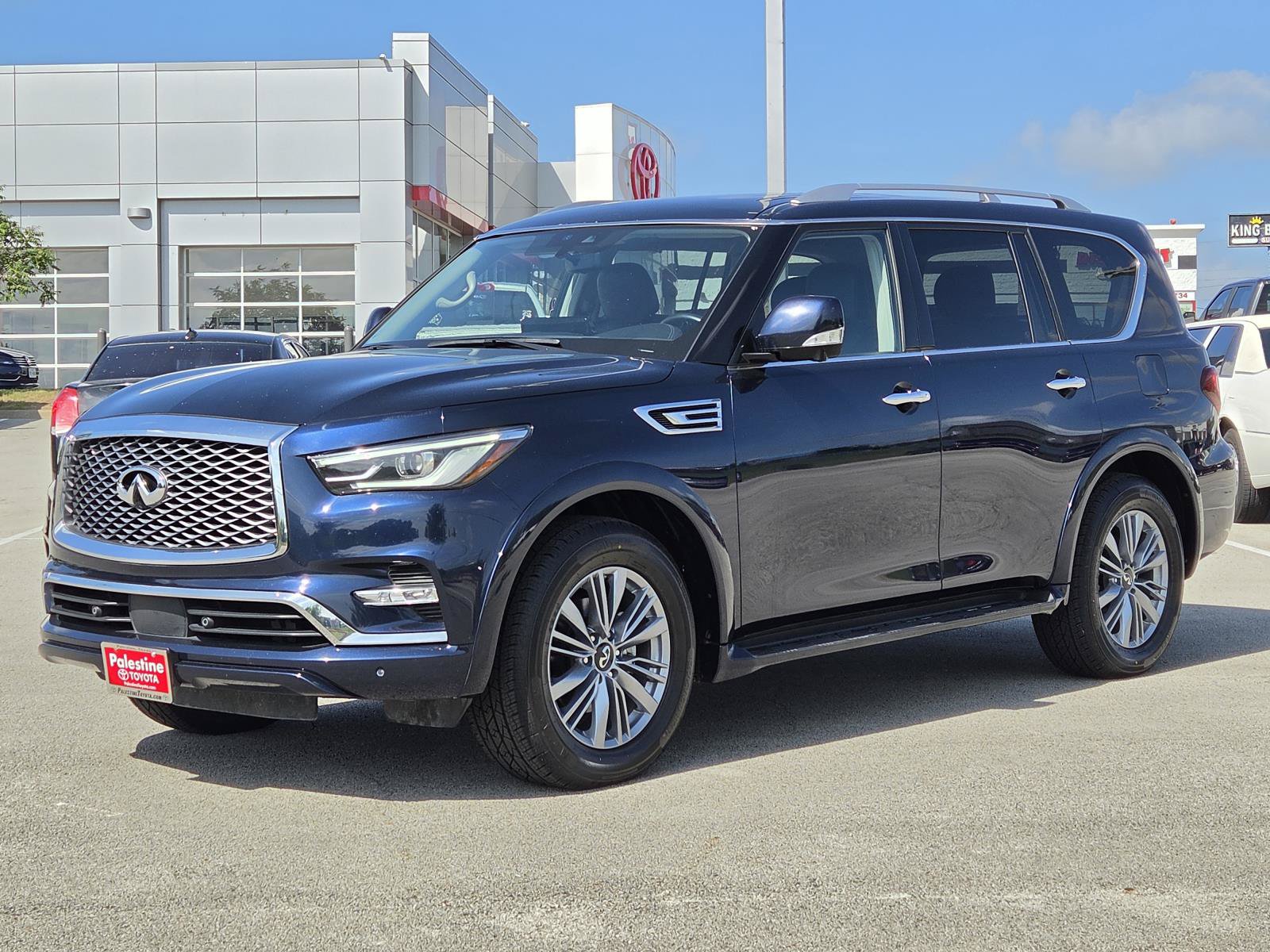Used 2024 INFINITI QX80 Luxe AWD/4WD image 3