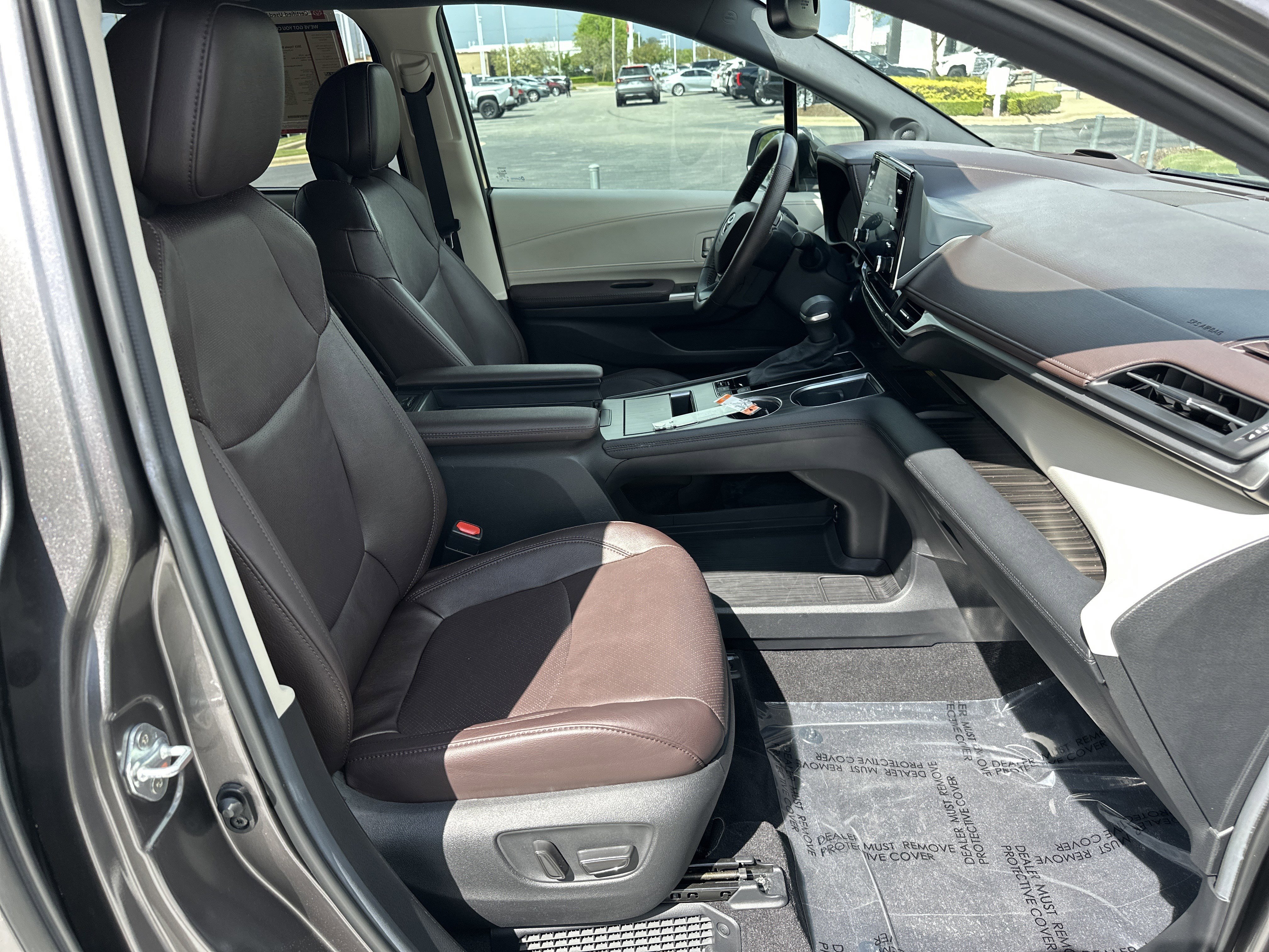 Certified 2023 Toyota Sienna Platinum FWD image 35