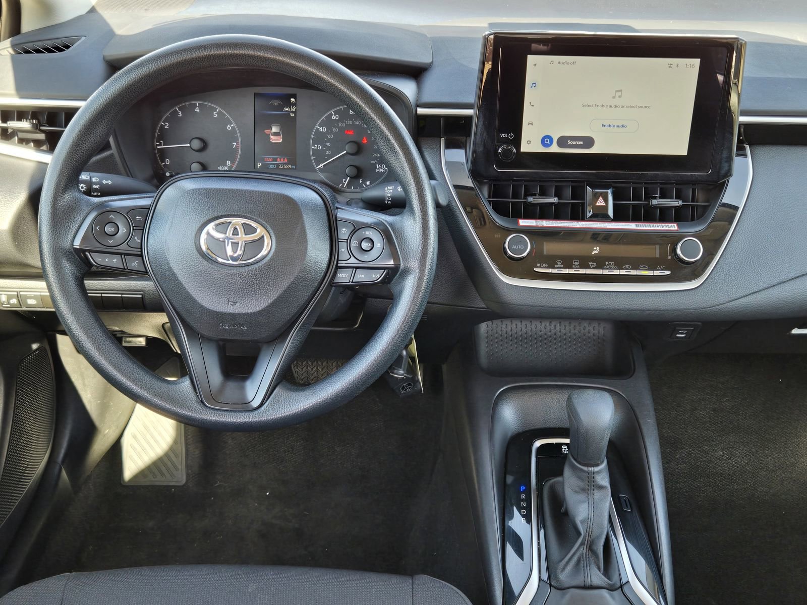Used 2025 Toyota Corolla LE image 27