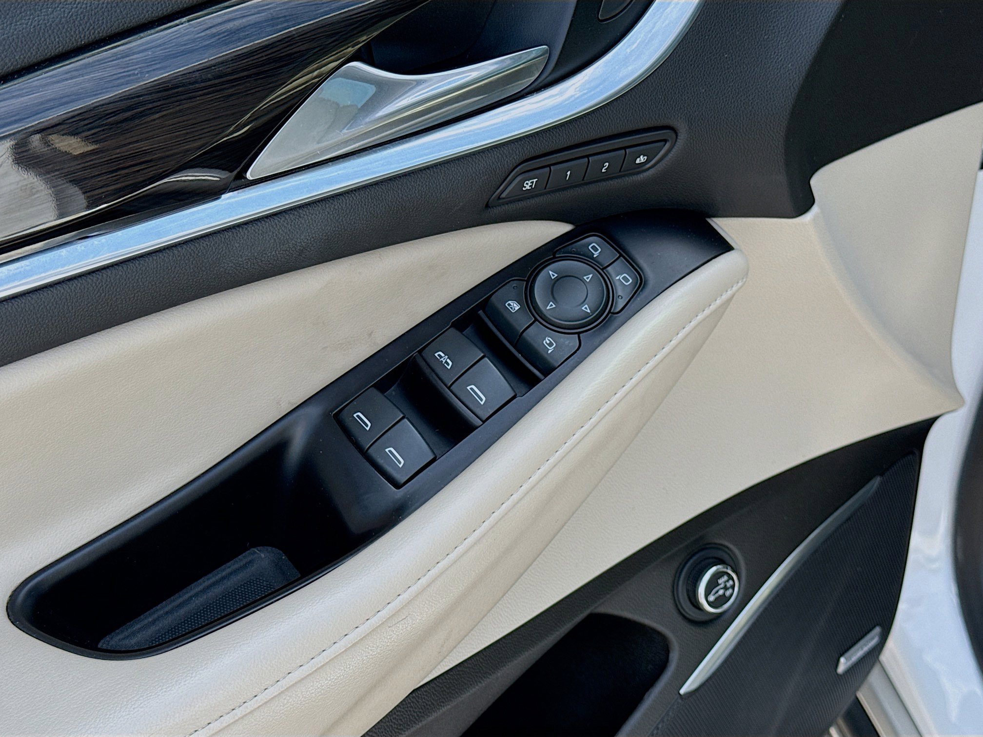 Used 2018 Buick Enclave Premium w/ Experience Buick Package FWD image 25