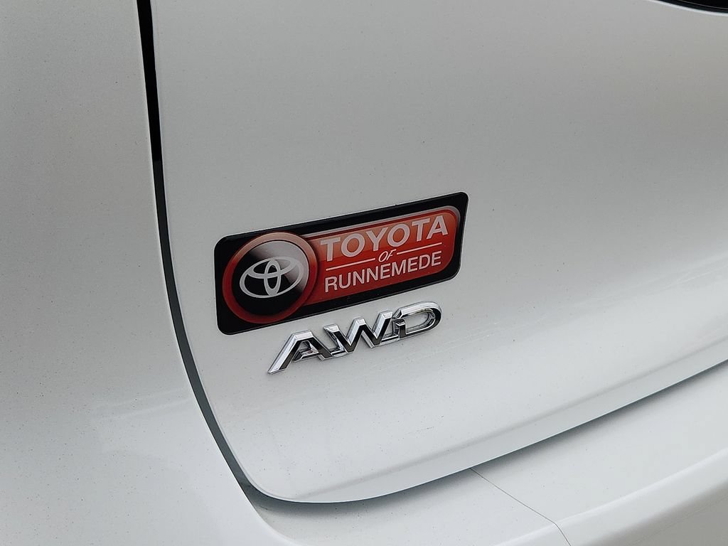 Certified 2023 Toyota Crown AWD/4WD image 33