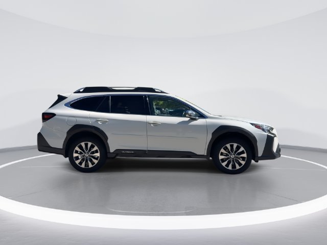 Used 2025 Subaru Outback Touring XT AWD/4WD image 9