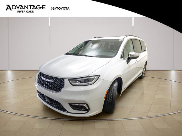 Used 2023 Chrysler Pacifica Limited image 4