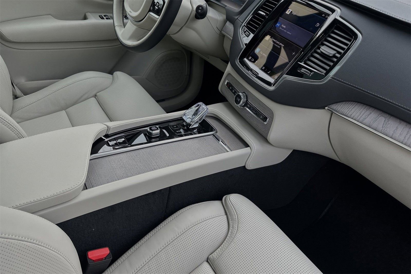 Certified 2025 Volvo XC90 B6 Ultra w/ Protection Package Premier image 16