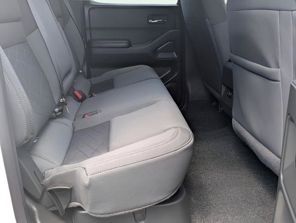 Used 2025 Nissan Frontier SV AWD/4WD image 24