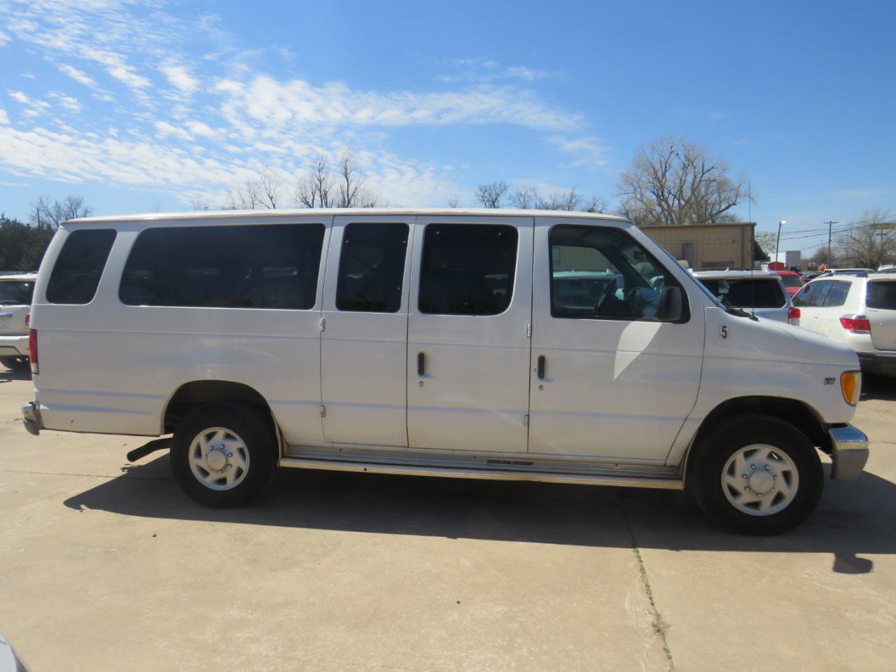 Used 2001 Ford E-350 and Econoline 350 Club Wagon RWD image 4