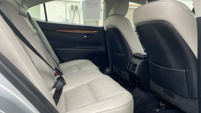 Used 2015 Lexus ES 300h image 22