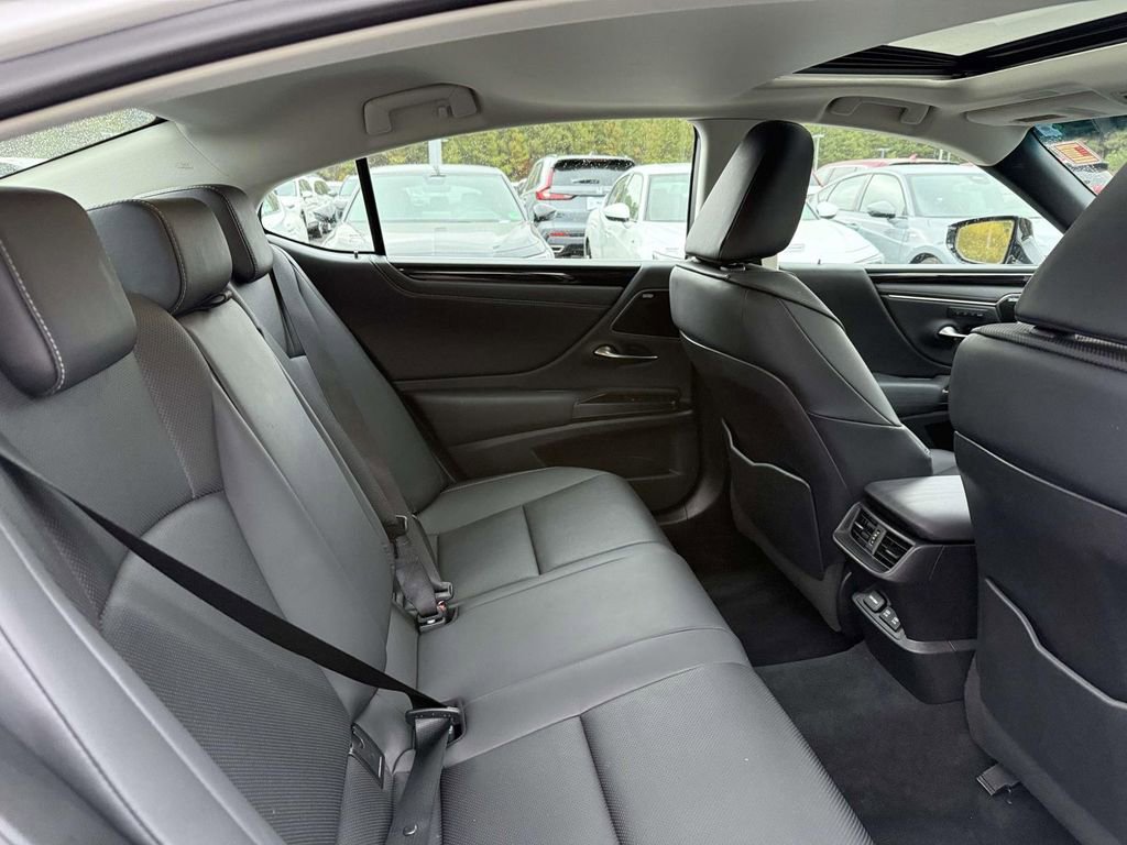 Used 2021 Lexus ES 300h w/ Premium Package image 17